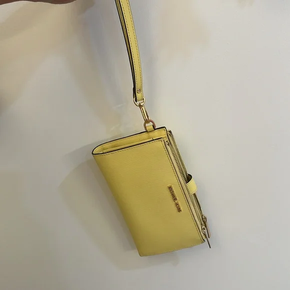 Michael Kors, handbag and wristlet - Picture 4 of 15